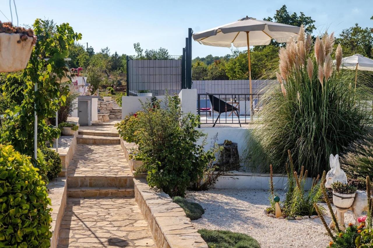 Villa House Camellia With Fenced Pool And Playground Blizna Donja Exterior foto